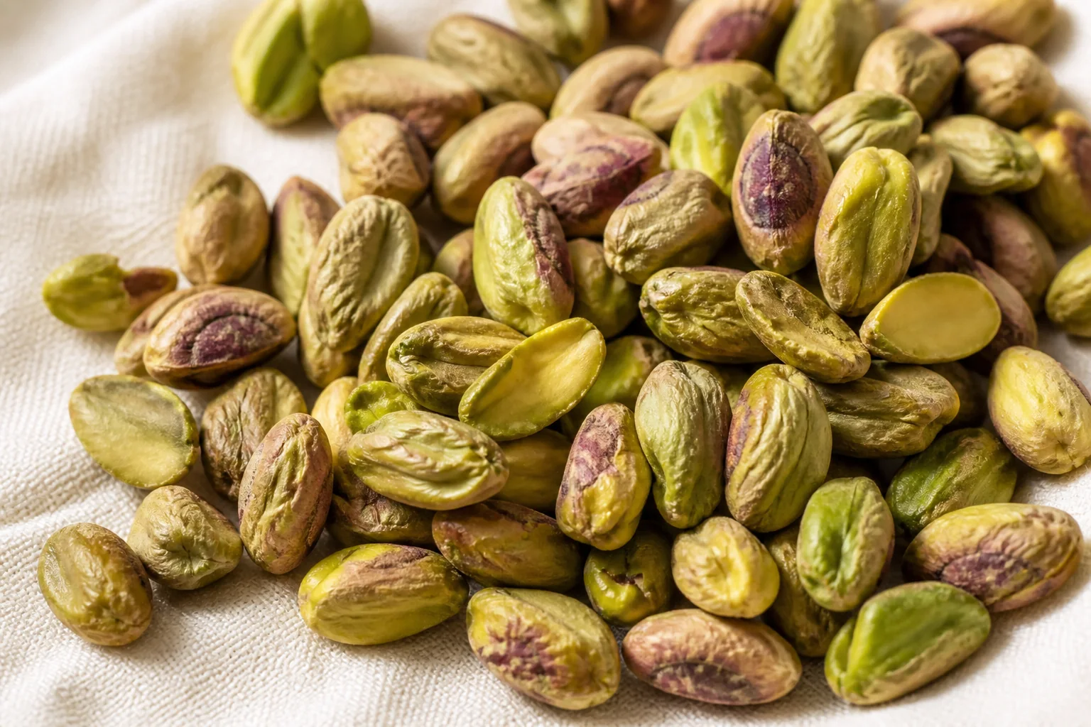 Shelled pistachio kernels